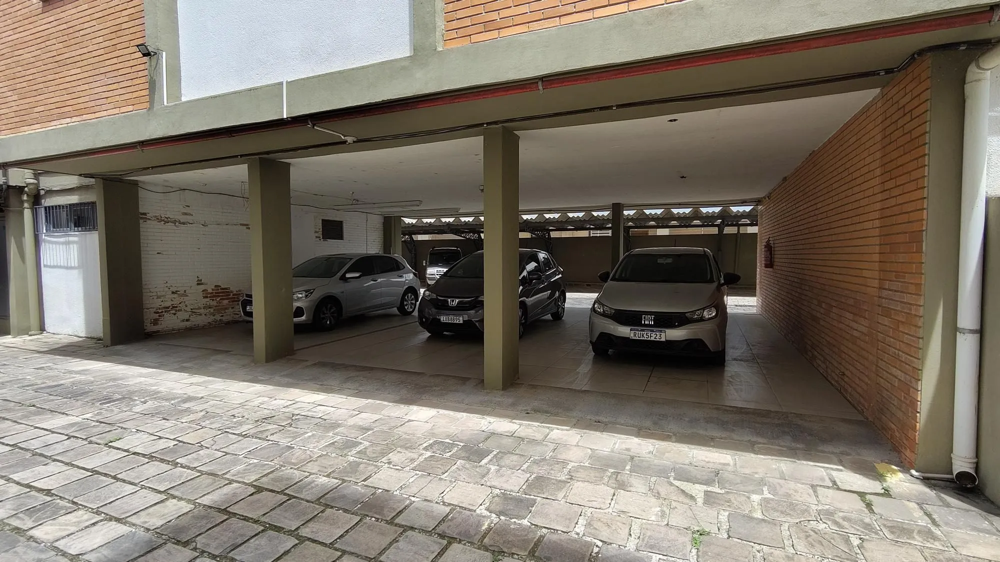 Imagem Prédio Comercial no bairro Menino Deus.