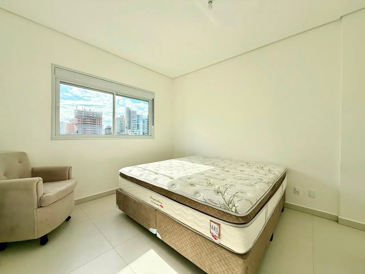 Imagem Apartamento à venda em Itapema, Meia Praia, com 3 quartos, 136m2