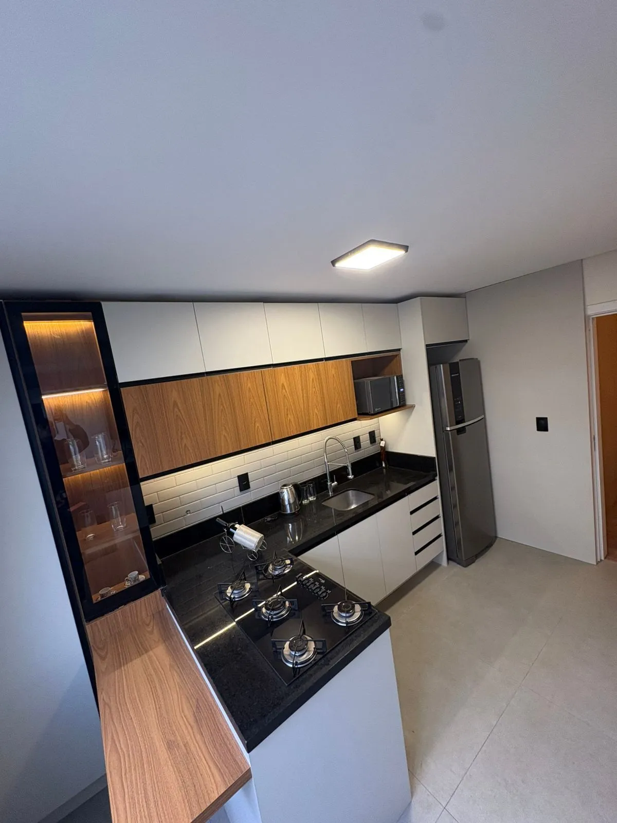 Imagem Apartamento com 02 quartos (01 suíte) no Bairro Cidade Baixa em Porto Alegre