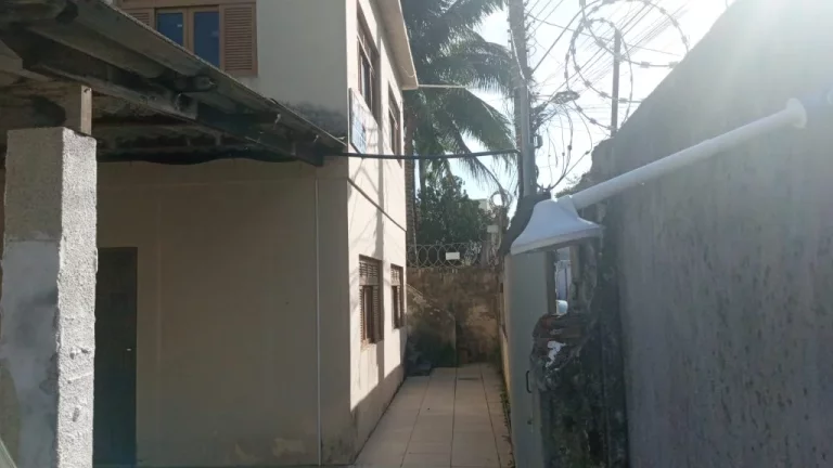 Imagem CASA A VENDA DUPLEX 6 QUARTOS NA PRAIA