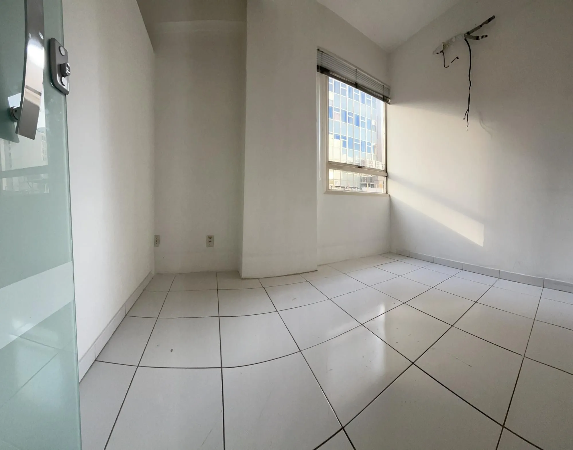 Imagem Excelente Oportunidade! Sala comercial para venda no centro de Porto Alegre.