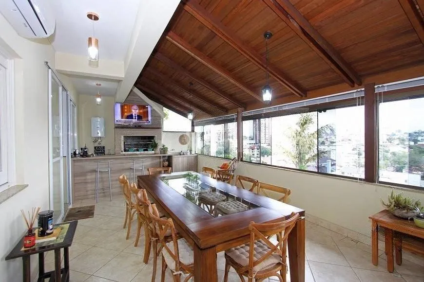 Imagem EXCELENTE CASA COM 4 DORMITÓRIOS, 6 VAGAS DE GARAGEM E VISTA PANORÂMICA.