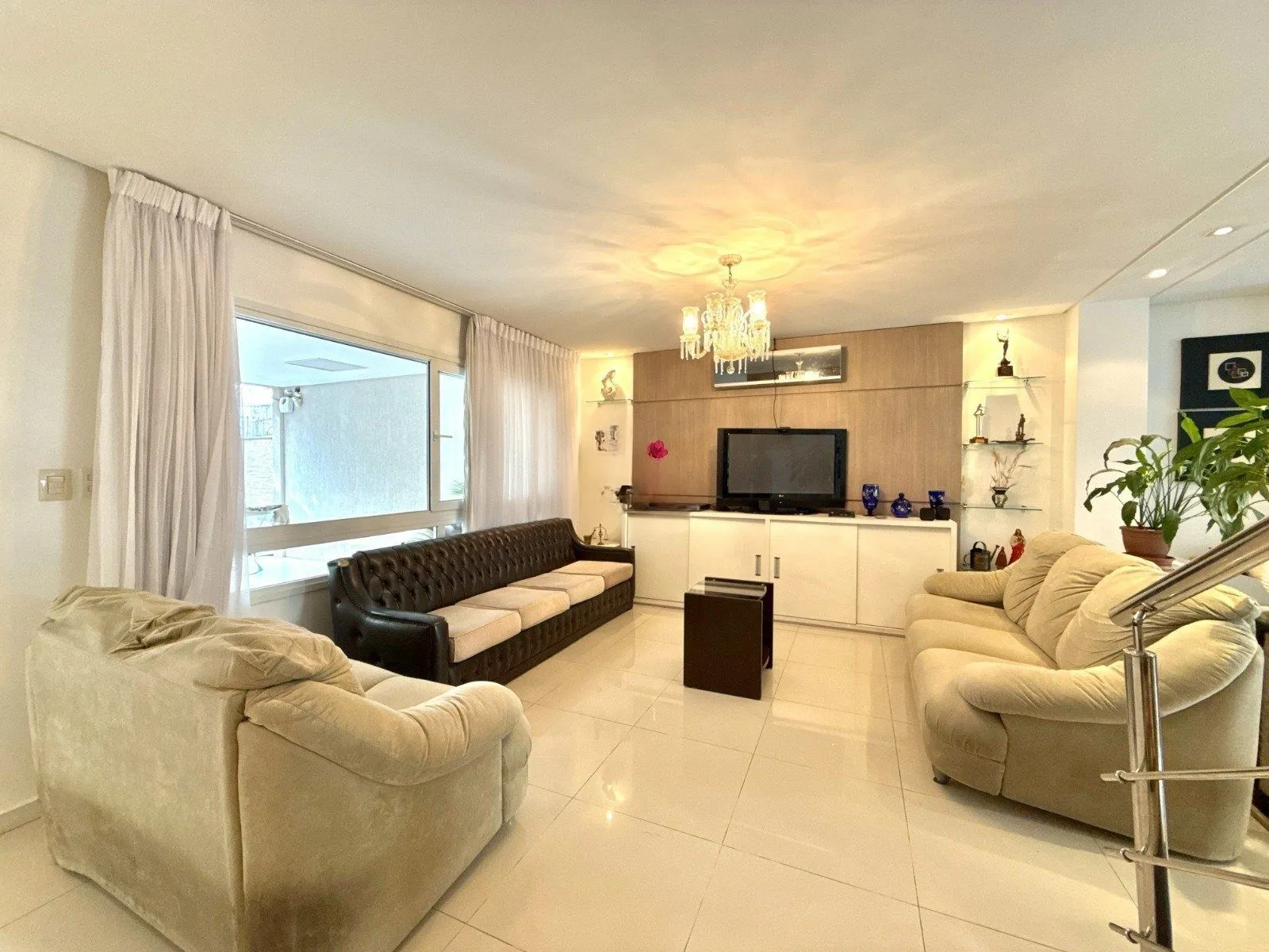 Imagem Casa com 3 Suítes e 3 Vagas no Bairro Vila Ipiranga