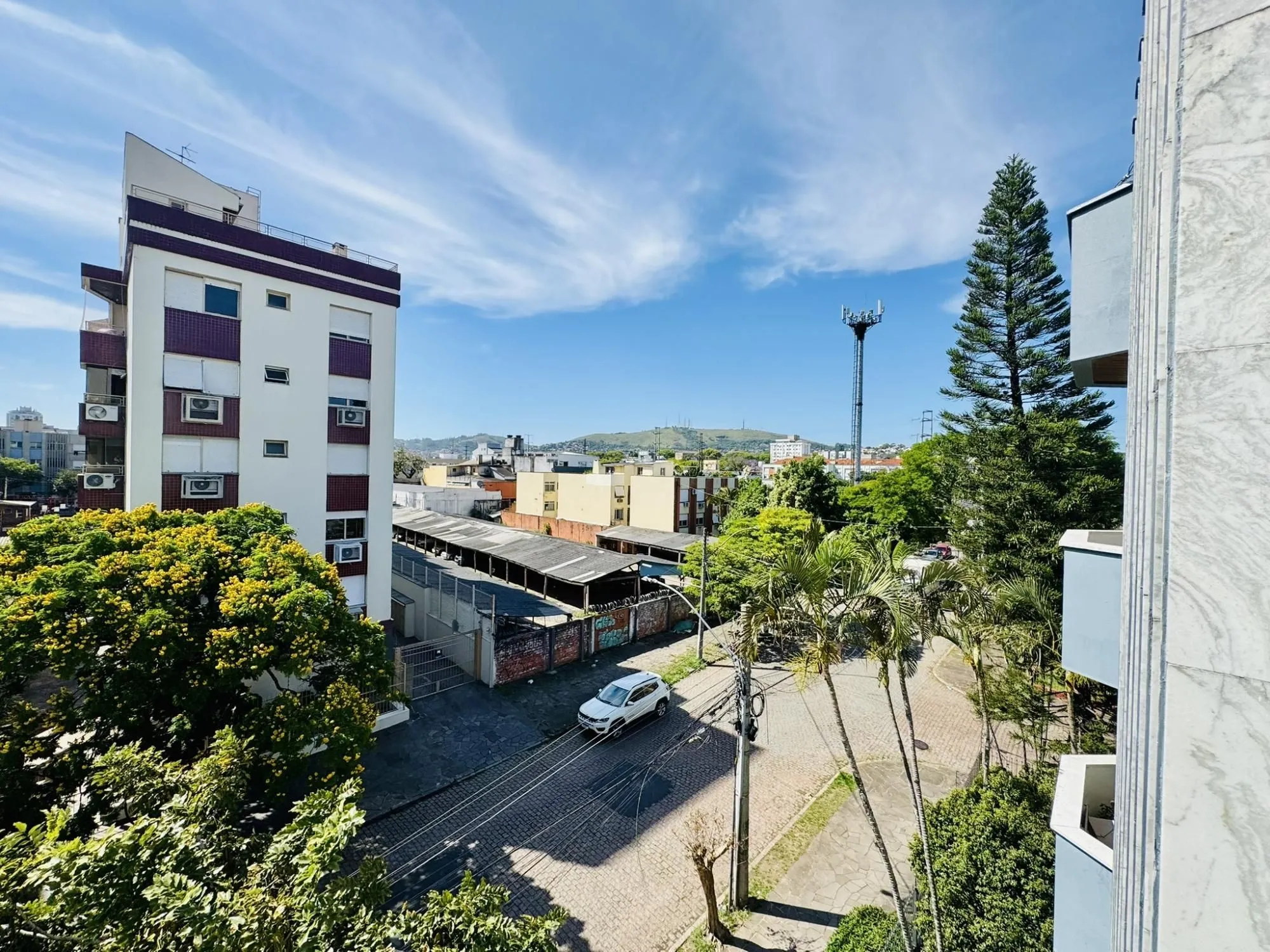 Imagem Apartamento 1 Dormitório Reformado com Sacada e Churrasqueira no Jardim Botânico