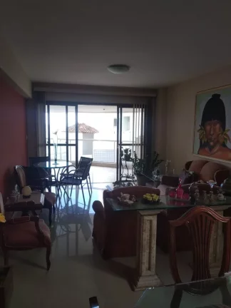 Imagem De frente para o mar da Praia do Morro 3 quartos sendo uma suíte +DCE duas vagas de garagem. Prédio com área de lazer