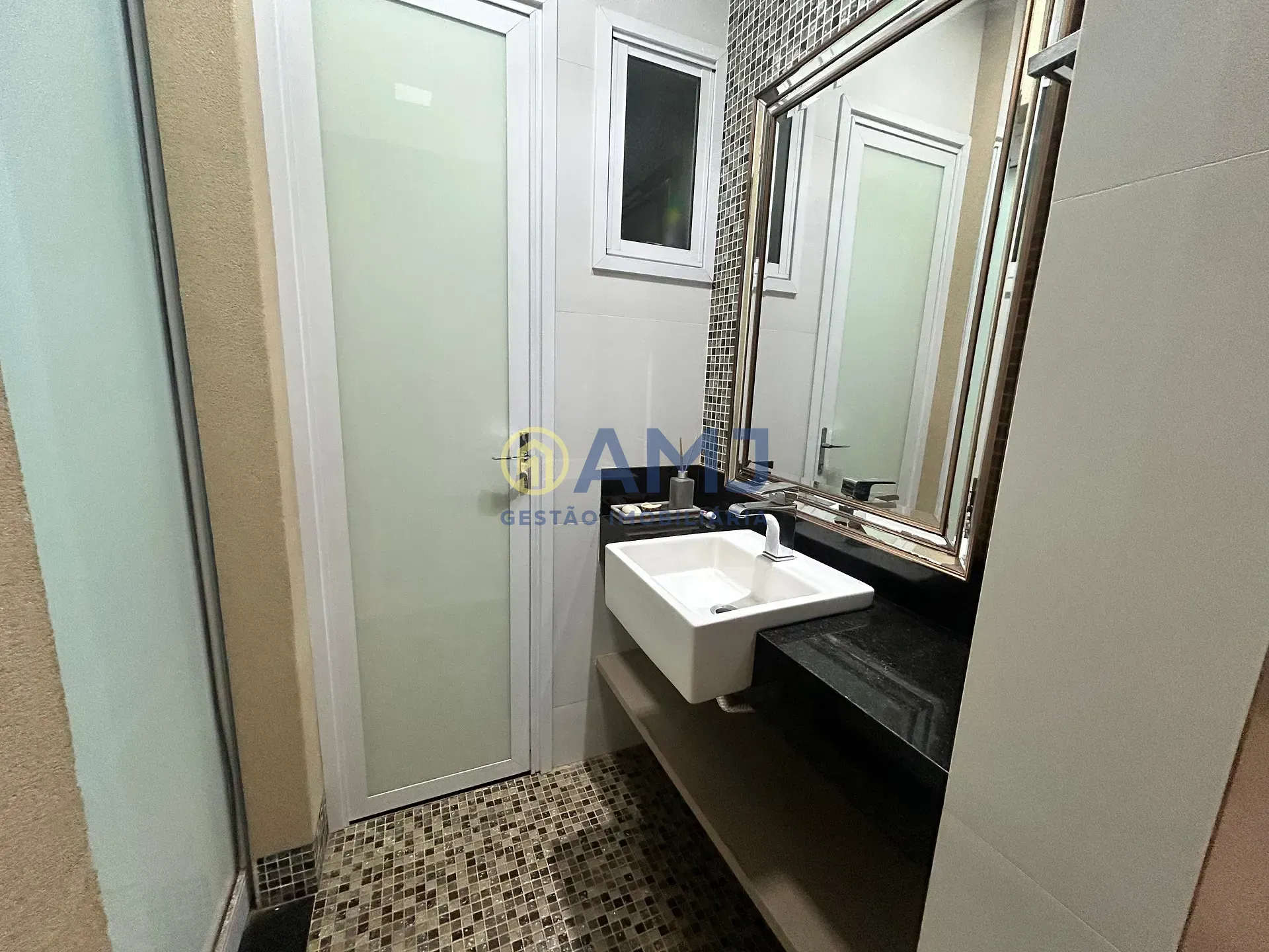 Imagem Sobrado mobiliado e decorado à venda, Jardins Lisboa, Goiânia, GO