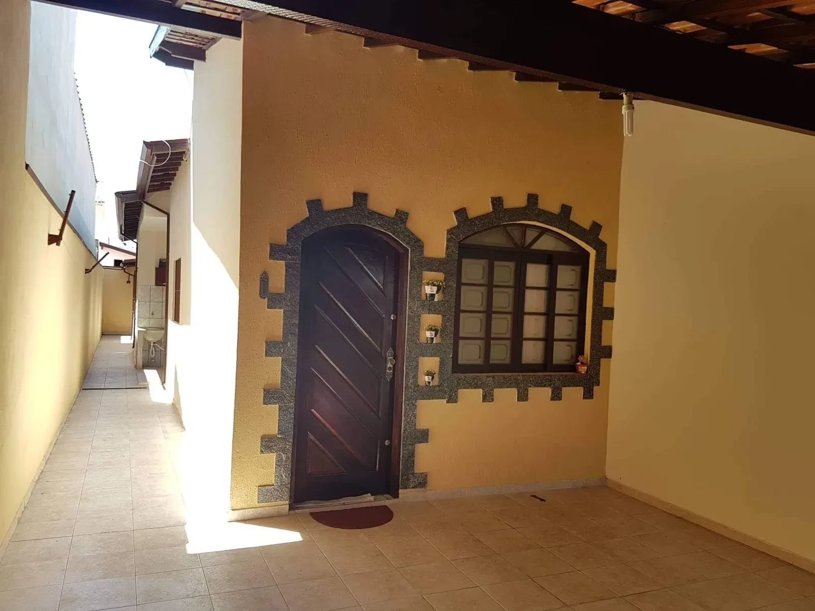 Imagem Casa com 2 Quartos à Venda, 100 m² em Comercial e Residencial Jardim Mariana - Pindamonhangaba