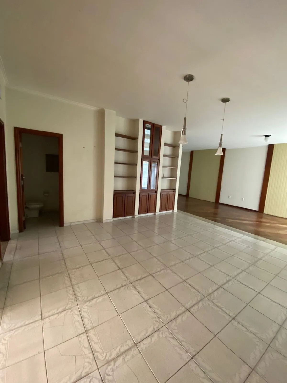 Imagem Prédio Comercial para alugar em Parque Campolim de 384.60m² com 6 Garagens