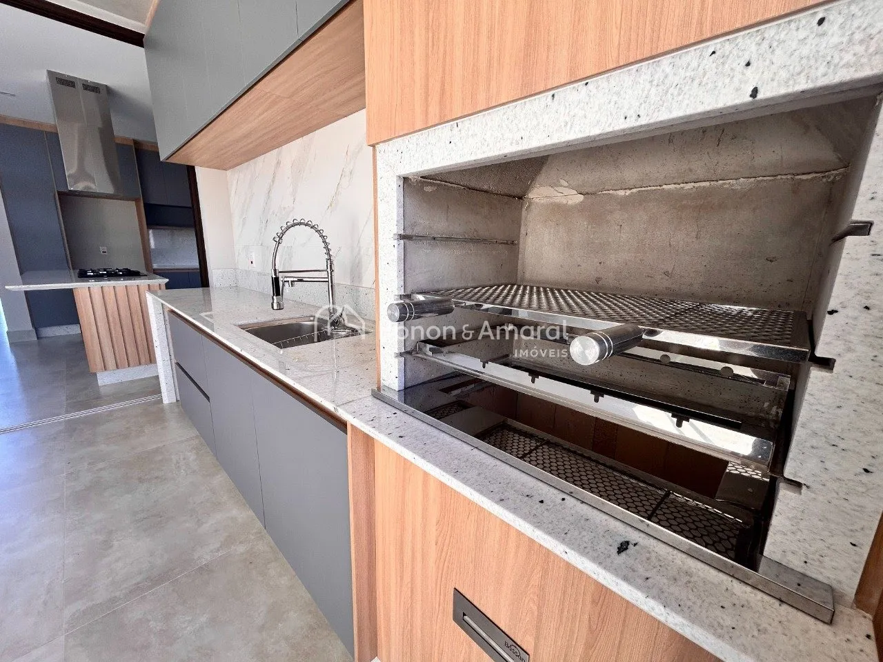 Imagem Casa contemporânea à venda no Condomínio Residencial Santorini - Paulínia/SP.