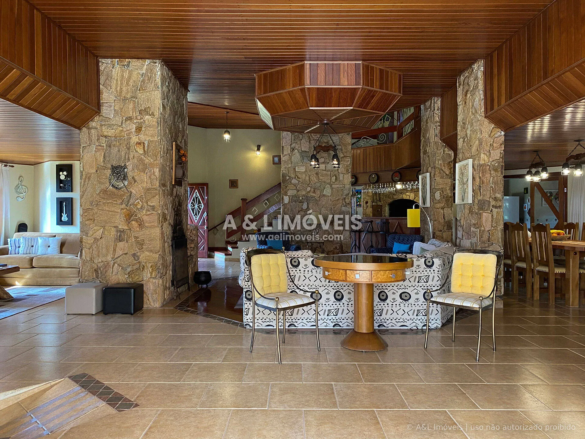 Imagem Casa em Campos do Jordão | 686 m², 6 Suítes com Lareira e Mirante 360°