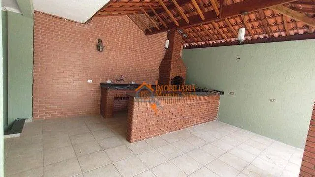 Imagem Sobrado com 3 dormitórios à venda, 250 m² por R$ 1.200.000,00 - Cidade Soberana - Guarulhos/SP