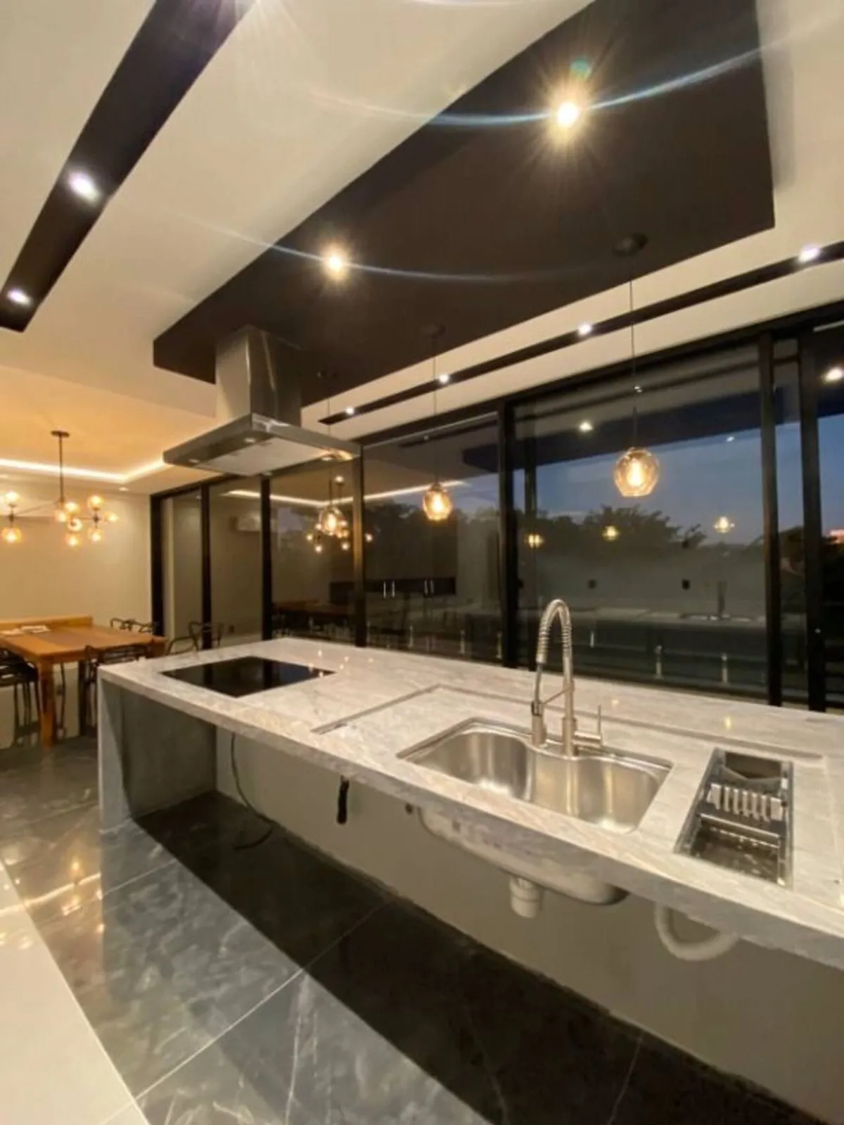 Imagem Casa Triplex no Condomínio Alphaville Nova Esplanada 1