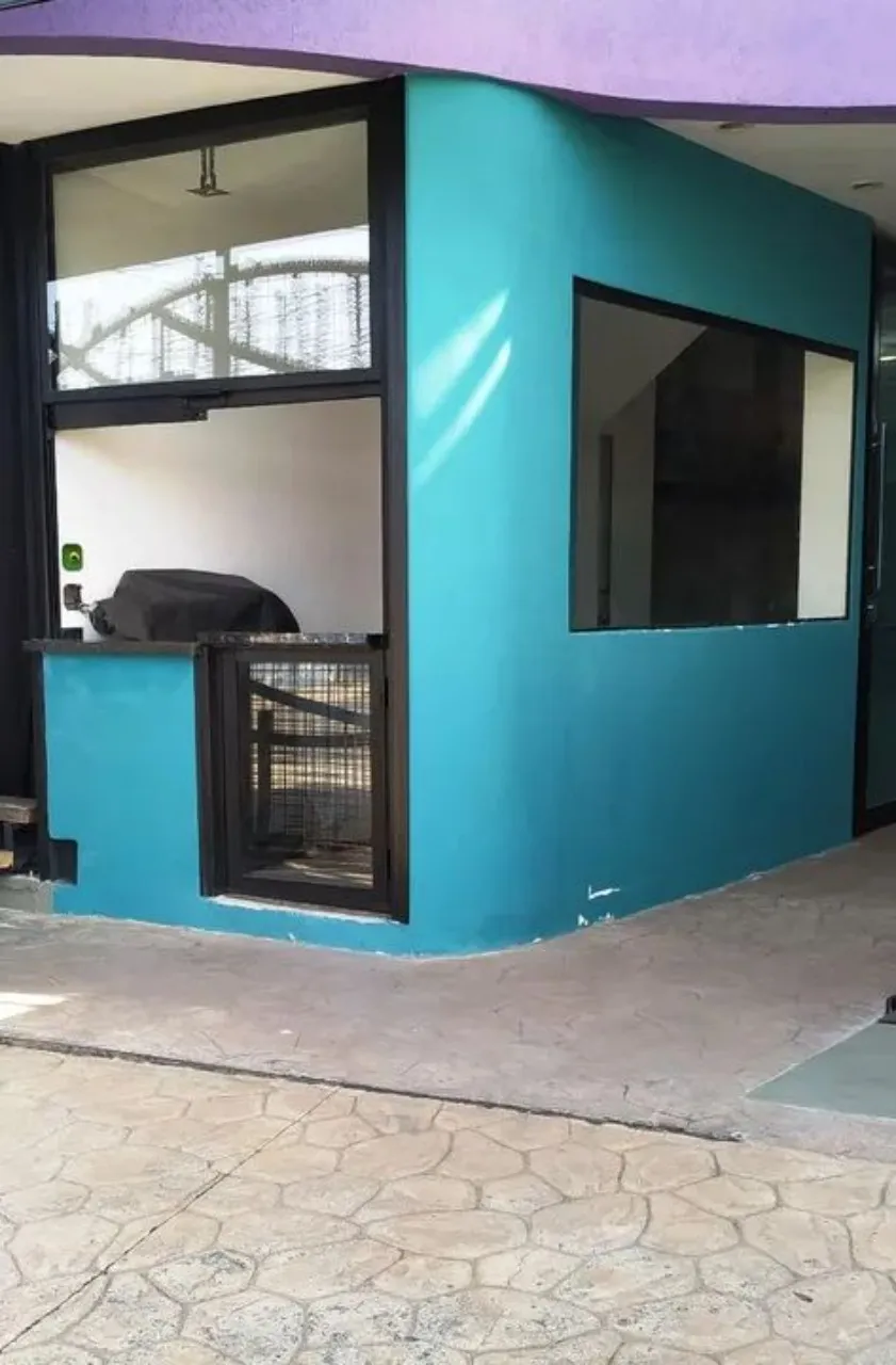 Imagem Salão Comercial de Alto Padrão para Locação na Vila Carvalho, Sorocaba-SP: 1 Sala, 2 Banheiros, 160m² de Área