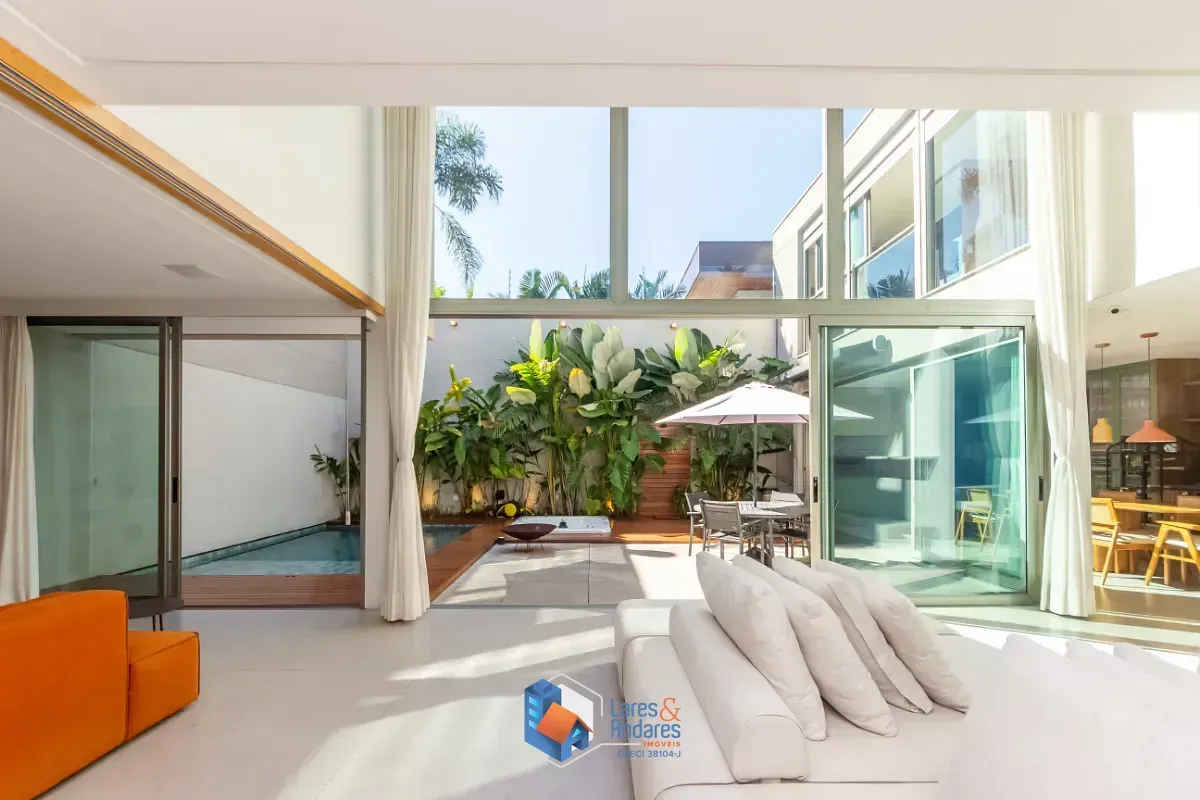 Foto do imóvel Casa no condomínio CONDOMINIO LAZULI para venda com 3 quartos, sendo 3 suítes, 404m² em Rua Ministro Roberto Cardoso Alves