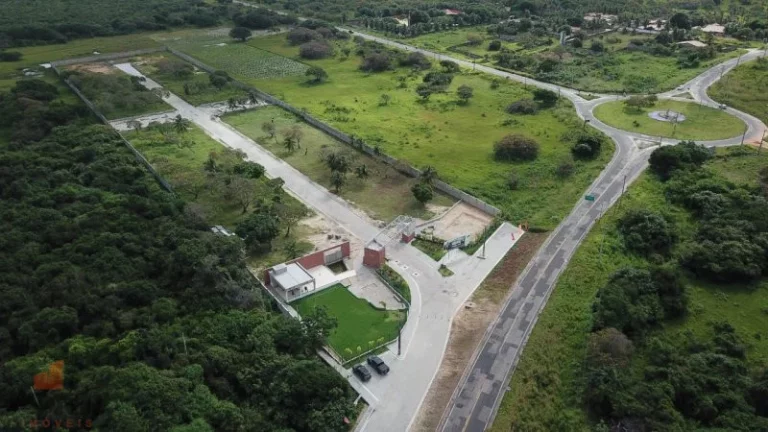 Imagem Terreno em Condomínio a Venda no bairro Centro - Aquiraz, CE