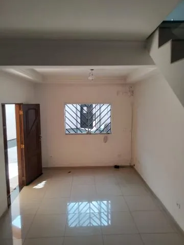 Imagem VENDA DE CASA NO JORDANÓPOLIS, EM ARUJÁ/ SP, 150M², c/ 3 dorm, sendo 2 suítes, 3 salas, cozinha, escritório, lavanderia e 4 vagas p/ auto. CONSULTE-