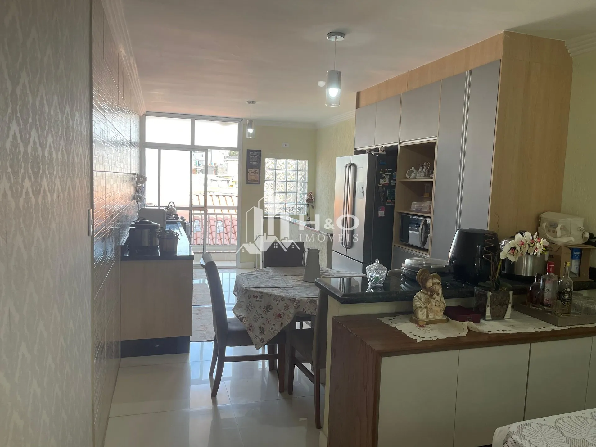 Imagem Excelente sobrado com 158m, 3 suítes, ótimo preço e muito espaço interno!
