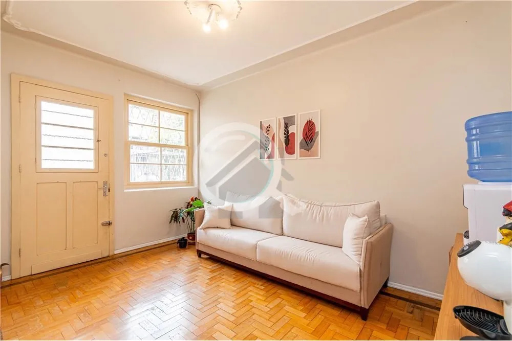 Imagem Ótima localização para comércio e residencial. Sobrado com duas casas com entradas individuais, ...