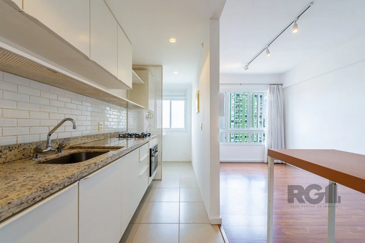 Imagem Apartamento de um quarto, suíte e uma vaga de garagem no bairro Santa Cecilia em Porto Alegre.