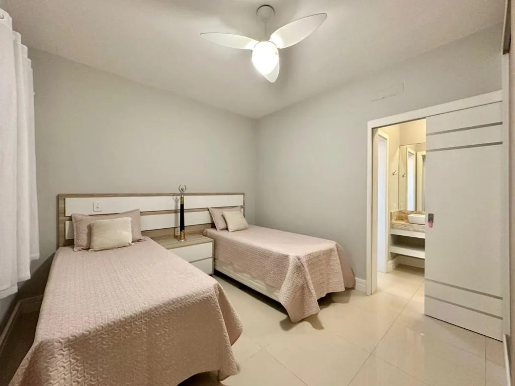 Imagem Casa em Condominio 4 Dormitórios - Bairro Centro
