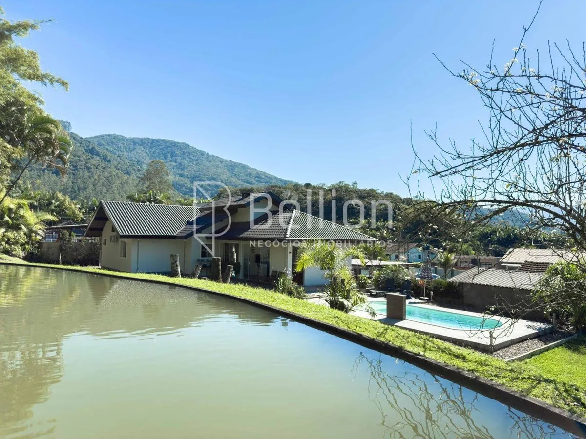 Imagem Casa com 2 lagoas, água corrente e piscina, um verdadeiro paraíso!