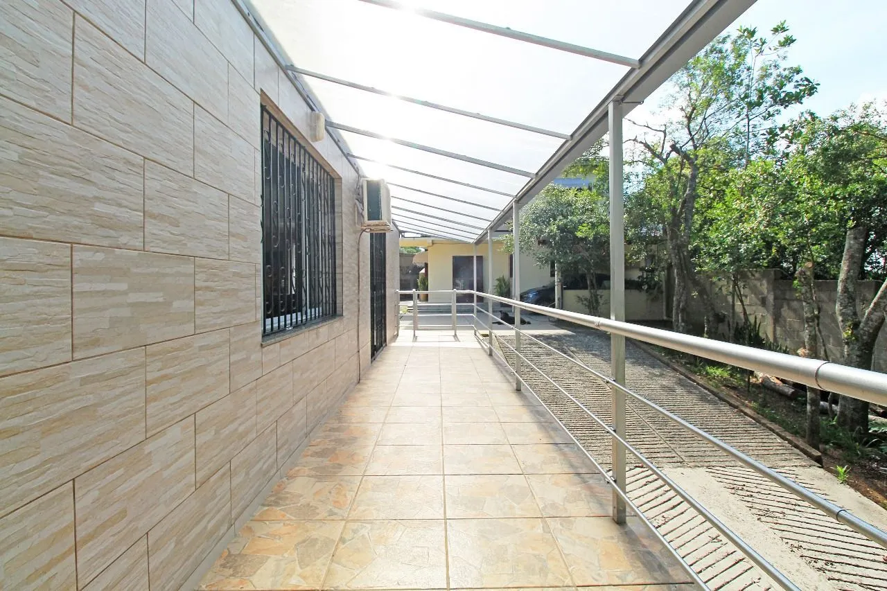 Imagem Duas casas em meio a muita natureza