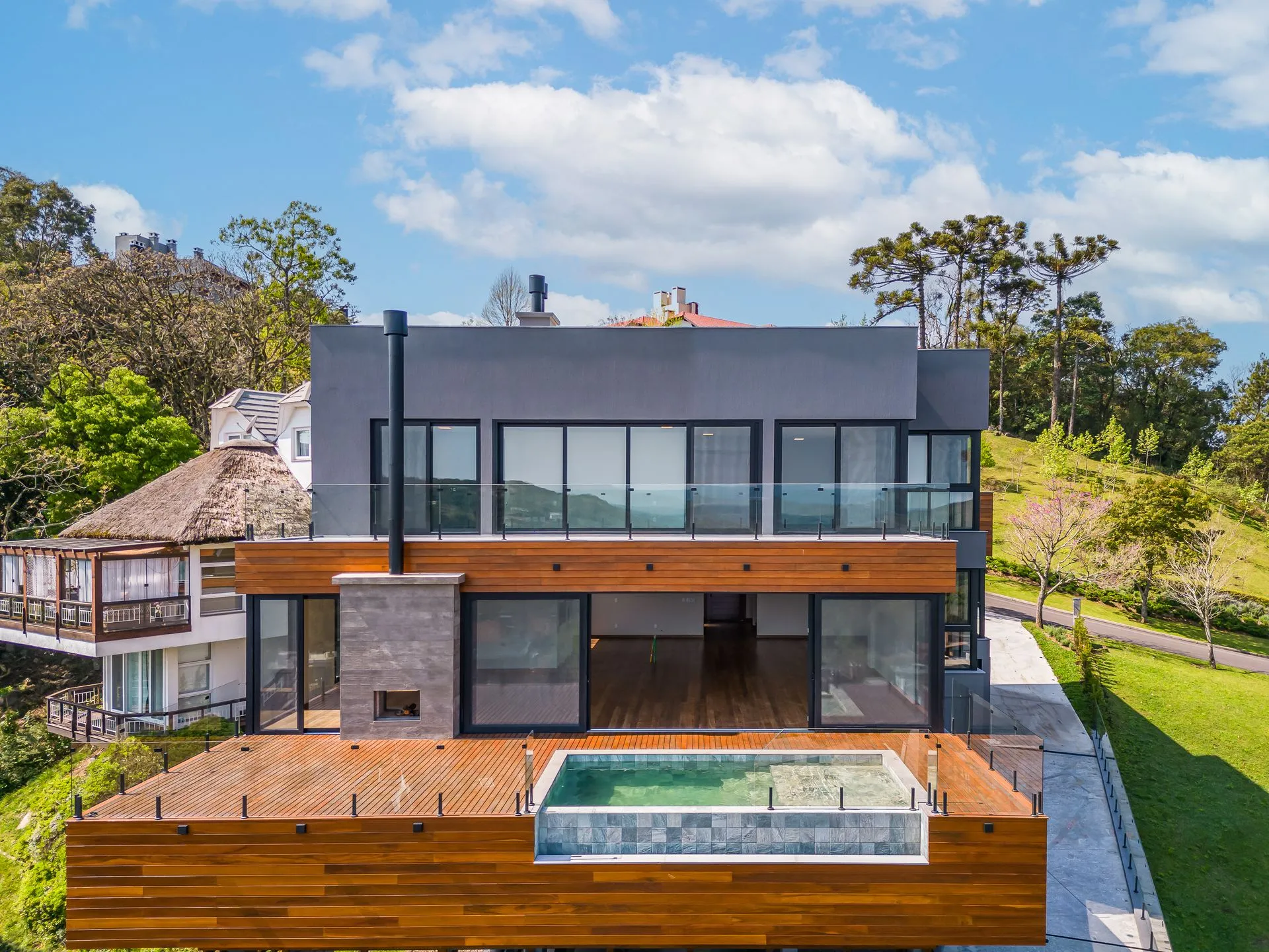Imagem Casa à venda em Gramado, Bavaria, com 5 quartos, 580m2