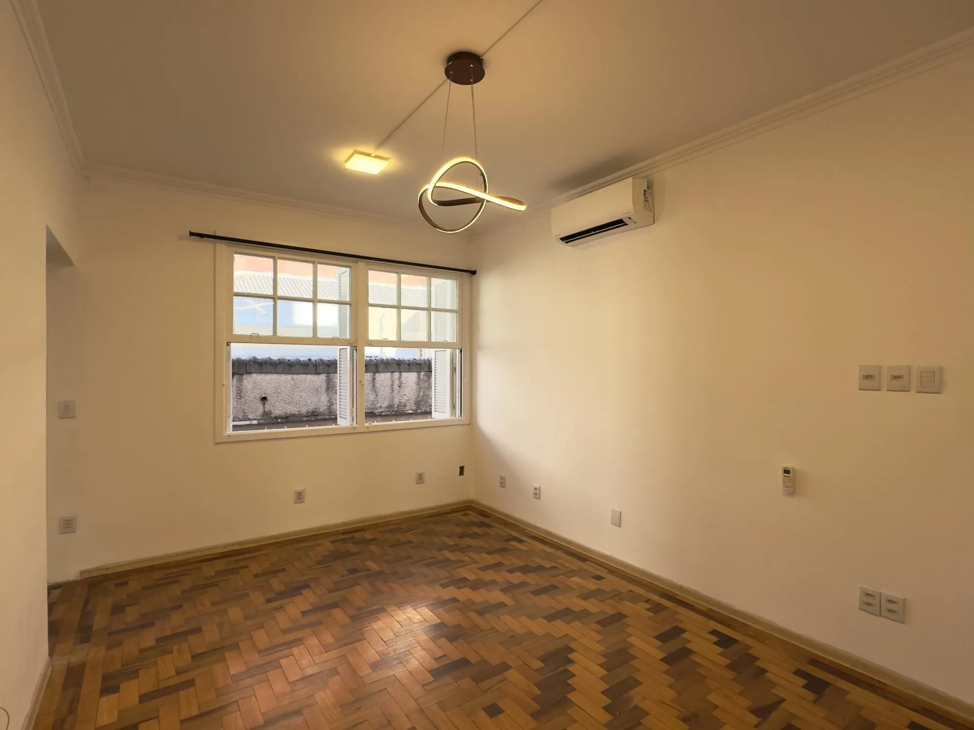 Imagem Apartamento reformado de 67m², 2 dormitórios com peças amplas na Praia de Belas