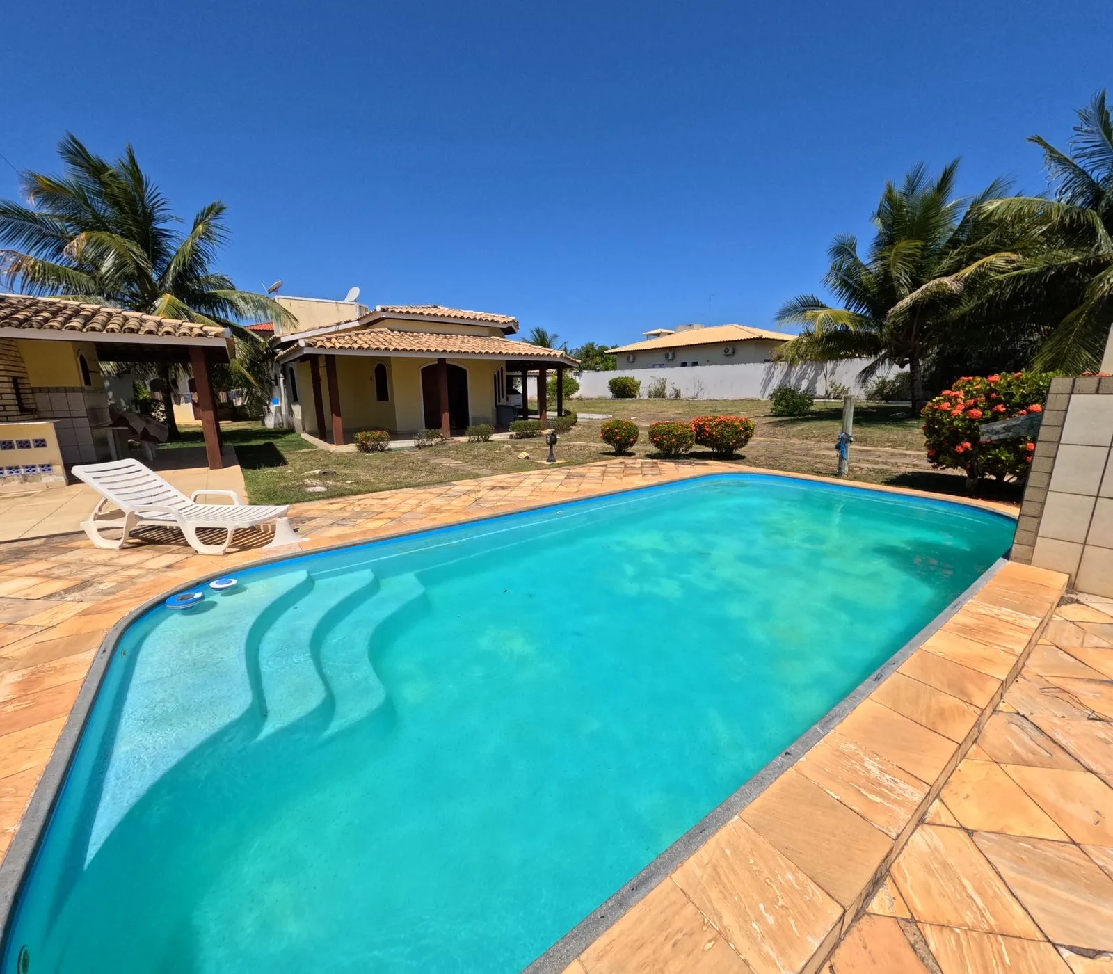Casa de Condomínio com 4 Quartos à Venda, 180 m²