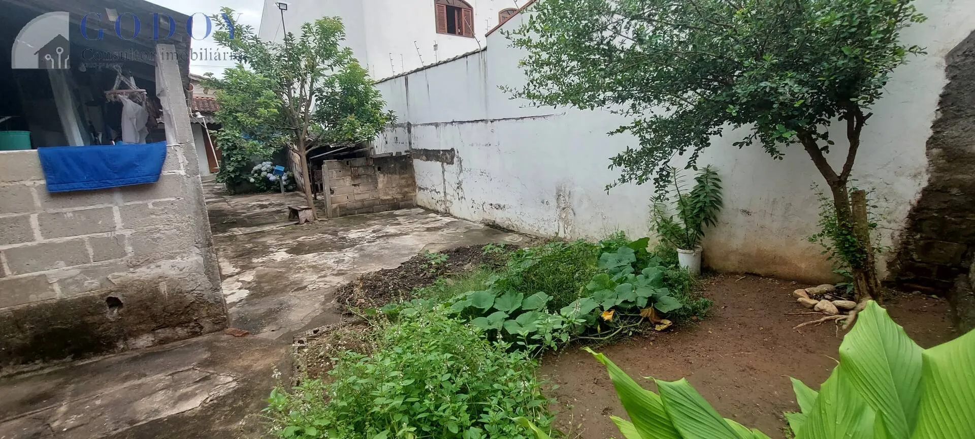 Imagem Casa Próxima ao Centro com casa de fundo