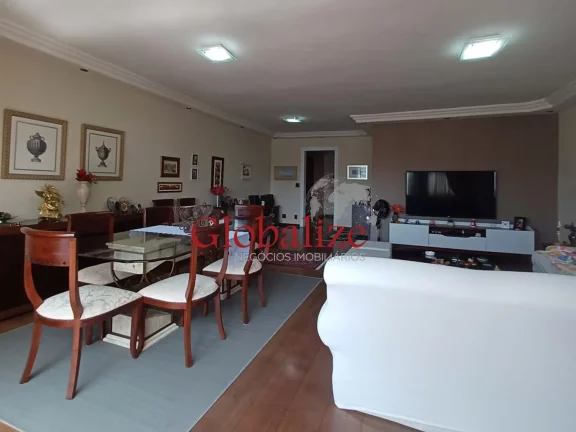 Imagem Apartamento à venda com 278m², 4 quartos, 2 suítes, vaga demarcada, perto da praia por R$ 1.450.000,00 no Embaré em Santos