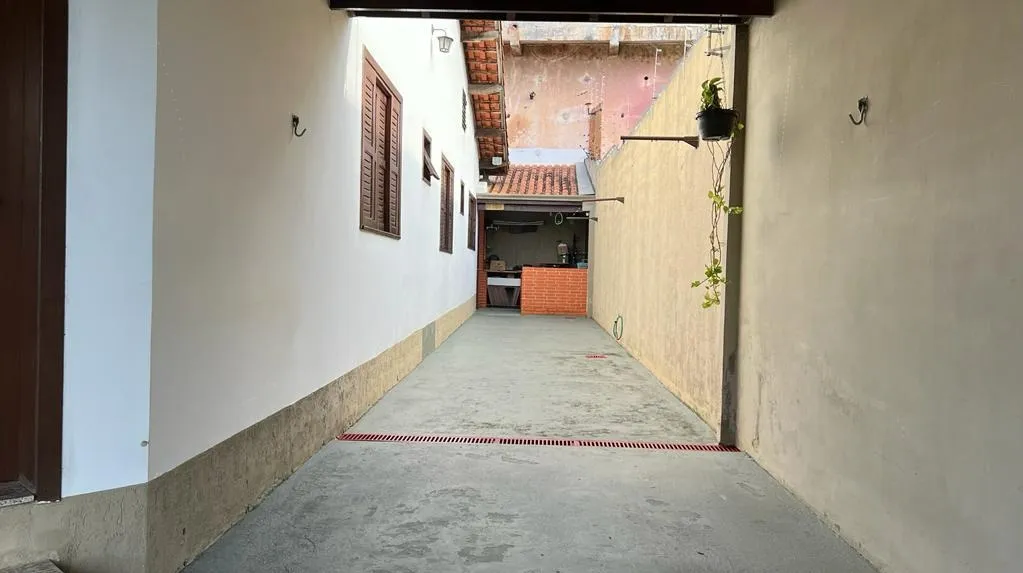 Imagem Charmosa Casa no Coração de Piedade - Conforto e Elegância em Cada Detalhe