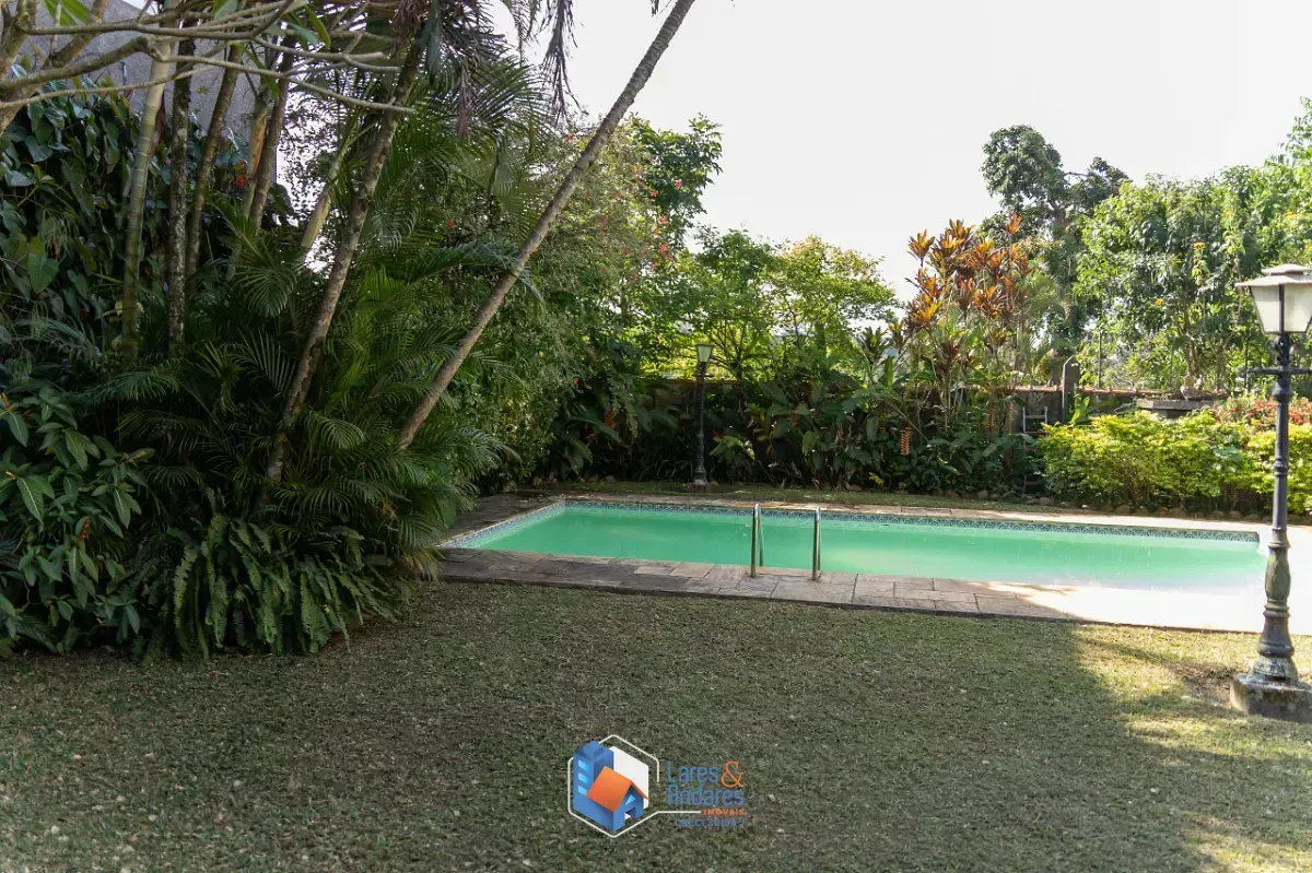 Imagem Sobrado para venda em Jardim Riviera com 5 quartos, sendo 1 suíte, 255m²