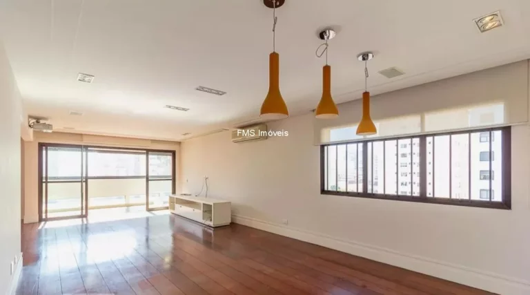 Imagem Imperdível! Apartamento de Luxo em Moema, São Paulo-SP: 3 quartos, 3 suítes, 3 banheiros, 4 vagas de garagem, 230m² de área