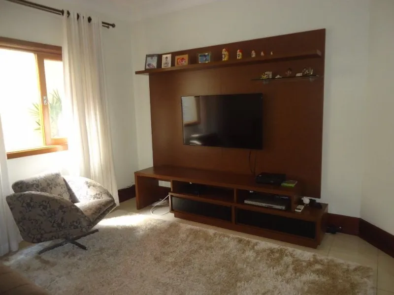 Imagem Casa de alto padrão em condomínio de luxo em Valinhos-SP - 4 quartos, 1 suíte, 3 salas, 6 banheiros, 4 vagas, 320m².