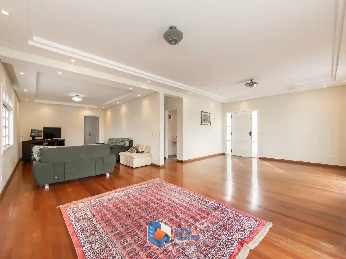 Imagem Sobrado para venda em Vila Marari com 4 quartos, sendo 2 suítes, 382m²