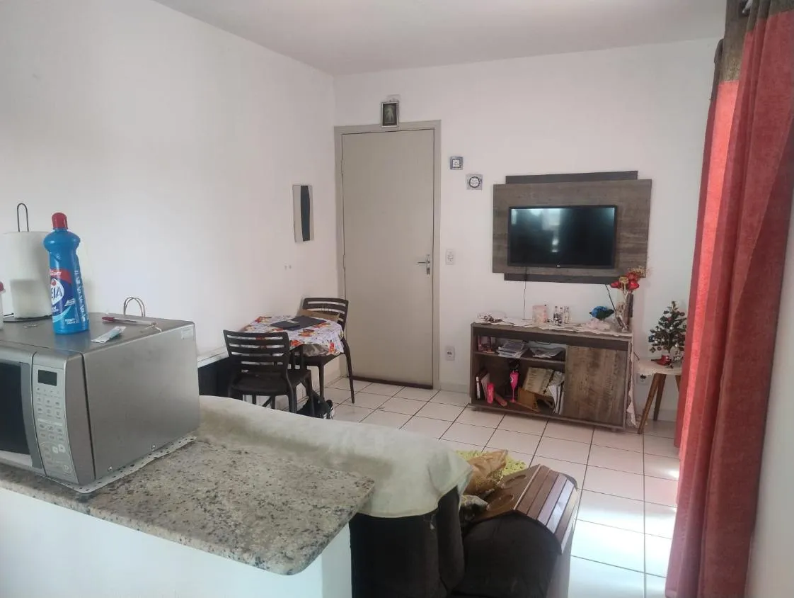 Imagem Apartamento com 2 Dormitórios, Varanda e 1 Vaga 45 m²
