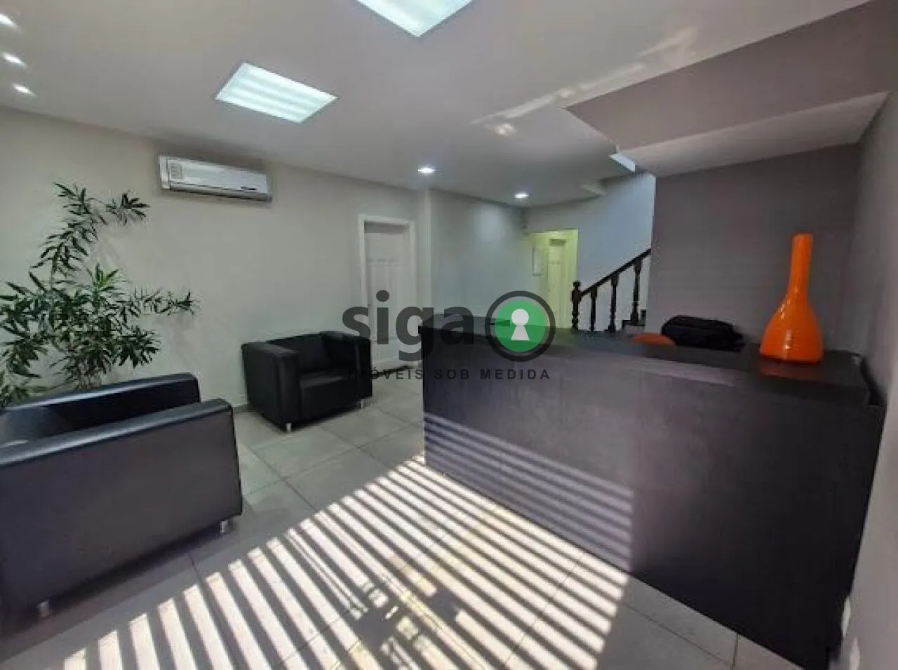 Imagem Casa Assobradada no Pacaembu, para locação Comercial ou venda com 10 salas, 11 vagas, reformada.