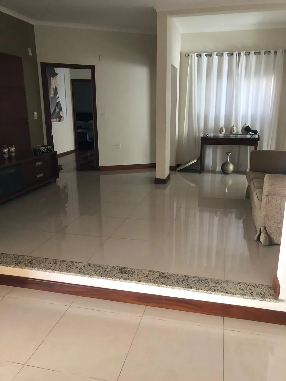Imagem Condomínio Portal do Sabiá ? Casa 3 Suítes, 1 Quarto, Área Gourmet de 90m², Escritório, 330m² de Construção