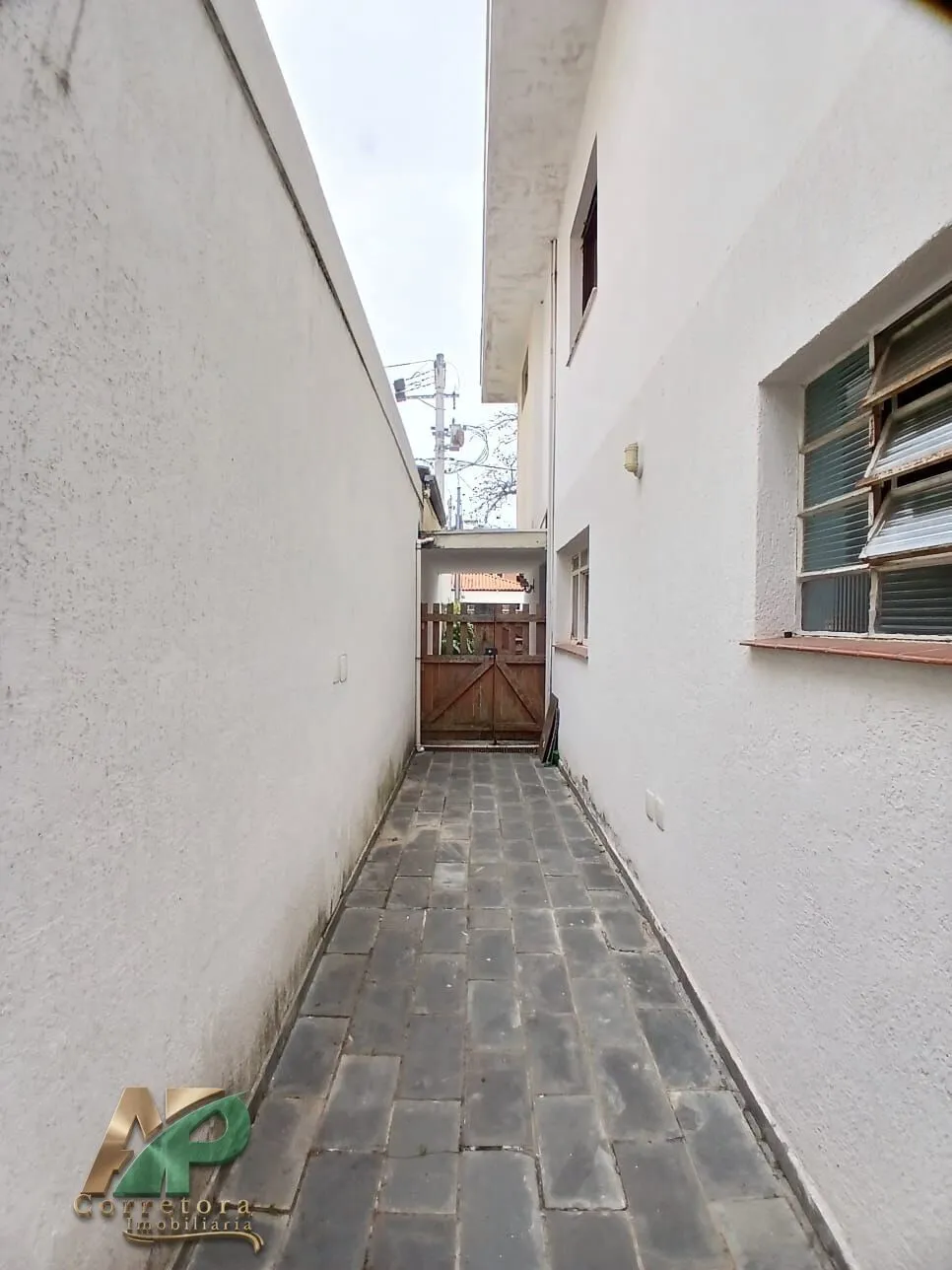 Imagem Casa à Venda em Santo Amaro: 3 Dorms (1 Suíte) + Edícula | Oportunidade Única!