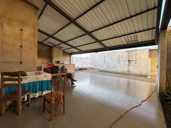 Imagem Casa à venda no Jardim do Lago, Uberaba: 4 dormitórios, piscina aquecida e hidromassagem