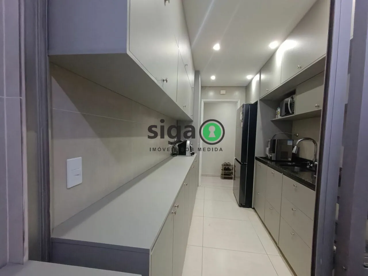 Imagem Apartamento reformado em excelente localização - MOBILIADO - Edf: CAMBURIU