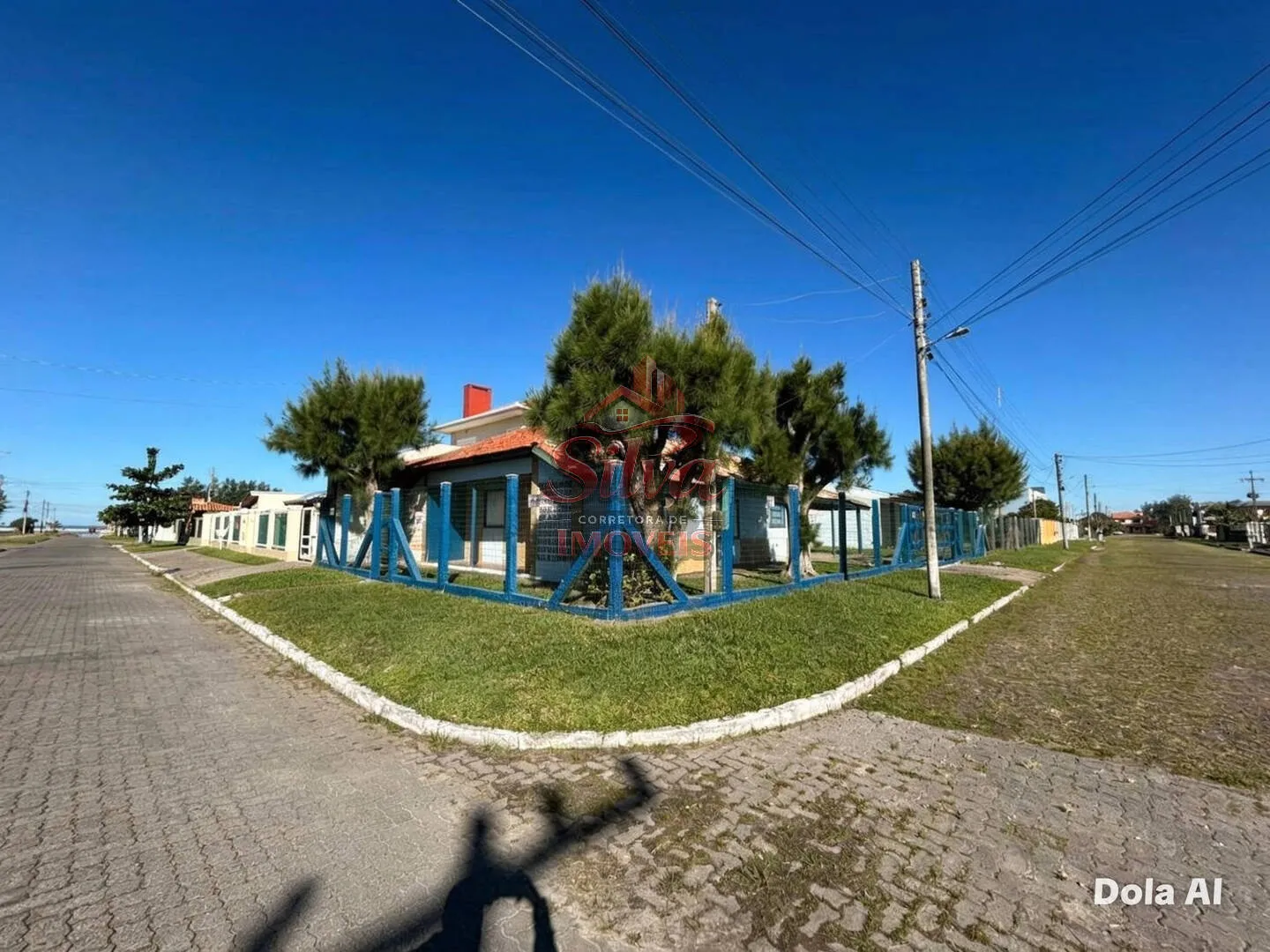 Imagem C1254 casa de esquina com 04 dormitórios, a 200m do mar em Imbé