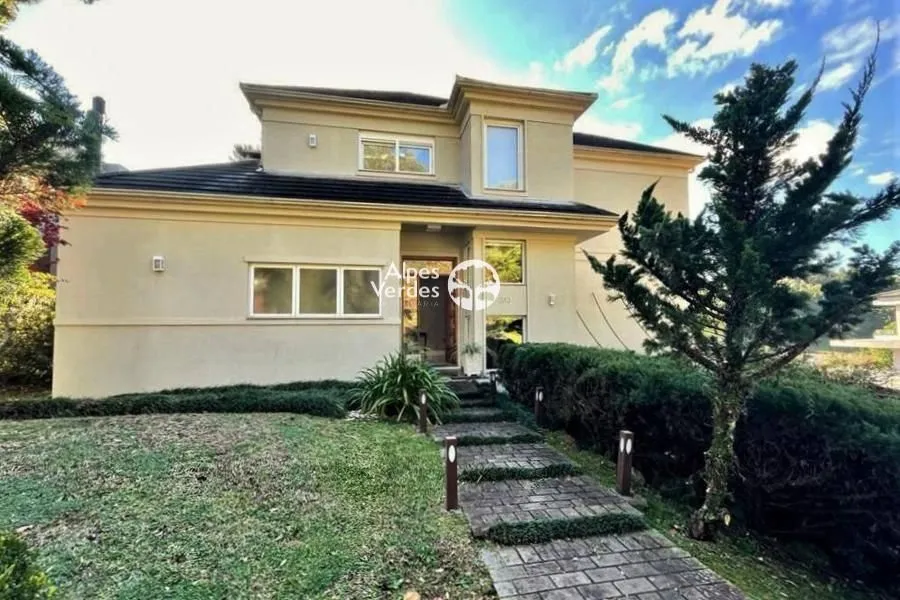 Foto do imóvel Vende-se Casa em Condominio com 3 suites a 5 minutos da Rua Coberta