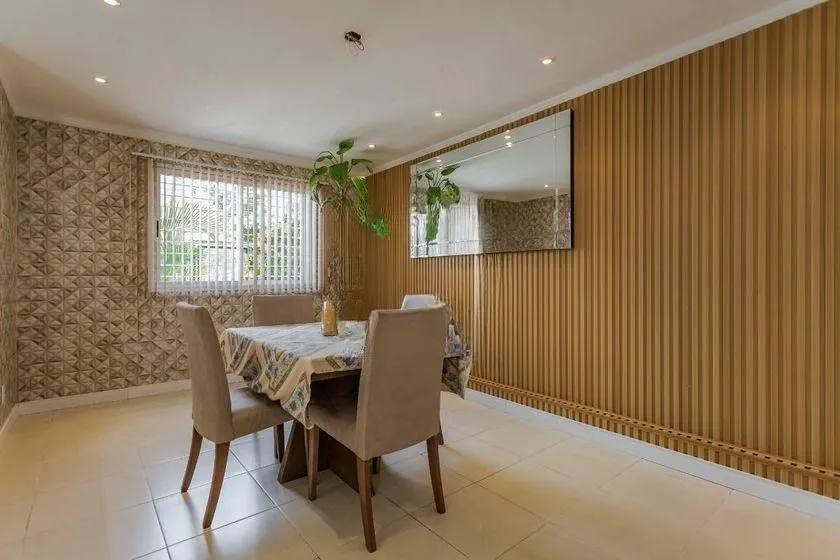 Imagem Casa térrea com 3 dormitórios, espaço gourmet e 3 vagas.
