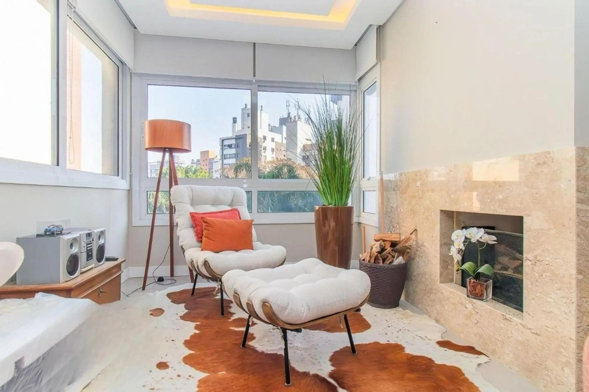 Imagem Apartamento com 83m² e 2 dormitórios, 2 suítes, 3 vagas no bairro Petrópolis