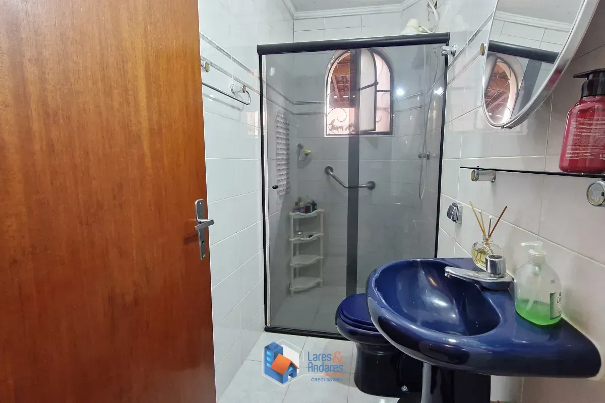 Imagem Sobrado para venda em Parada Inglesa com 6 quartos, sendo 2 suítes, 150m²