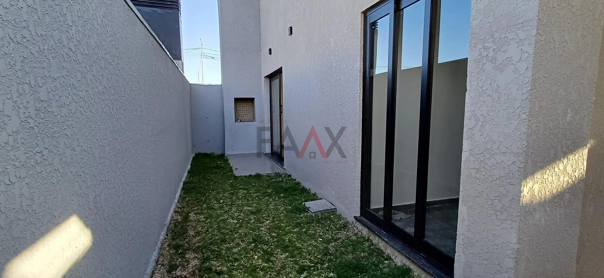 Imagem Sobrado á venda de 138m² no João Gelinski com 2 vagas em Guarapuava PR
