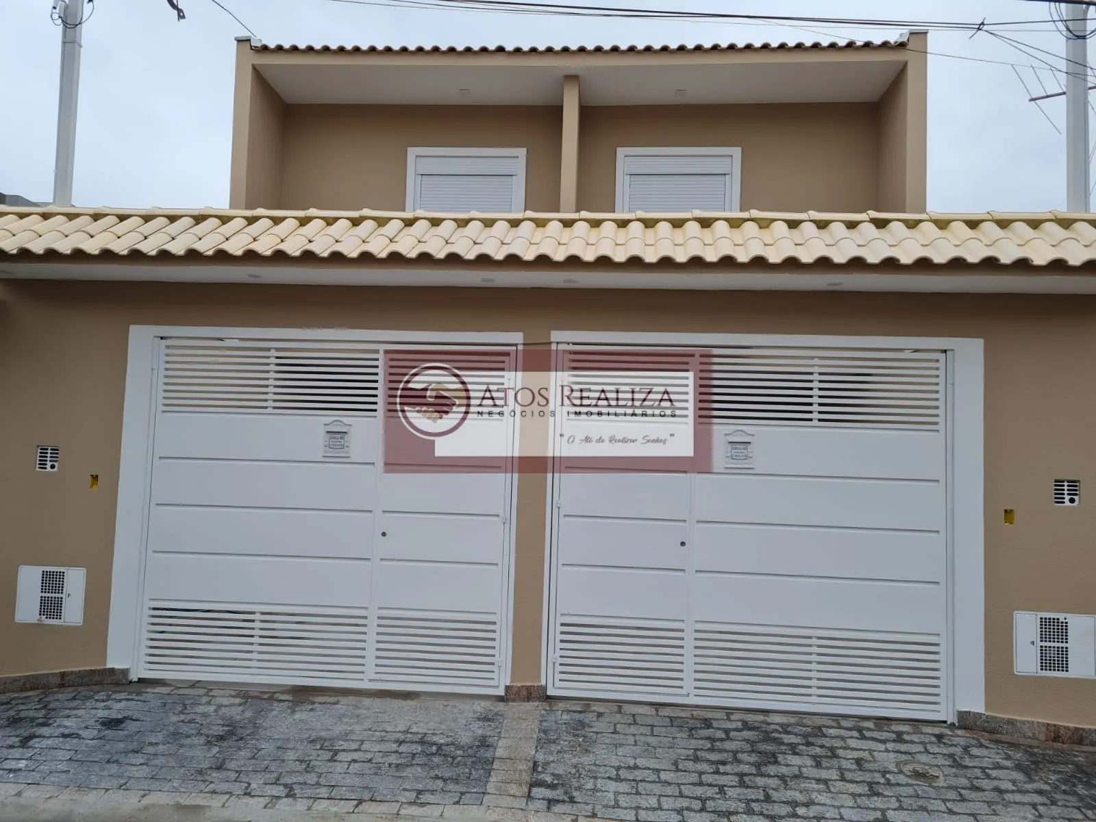 Imagem Vendo Sobrado 3 Suites 2 vagas e Churrasqueira Vila Isa - Sabará SP.