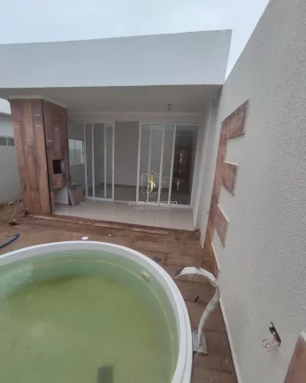 Imagem Casa em Guaratuba a 250 metros do mar contendo 3 quartos sendo 1 suite, semi-mobiliada.